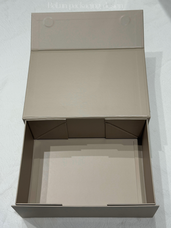 Foldable Magnetic Paper Packaging Box 9 Foldable-Magnetic-Paper-Packaging-Box-with-embossed-logo-scaled.