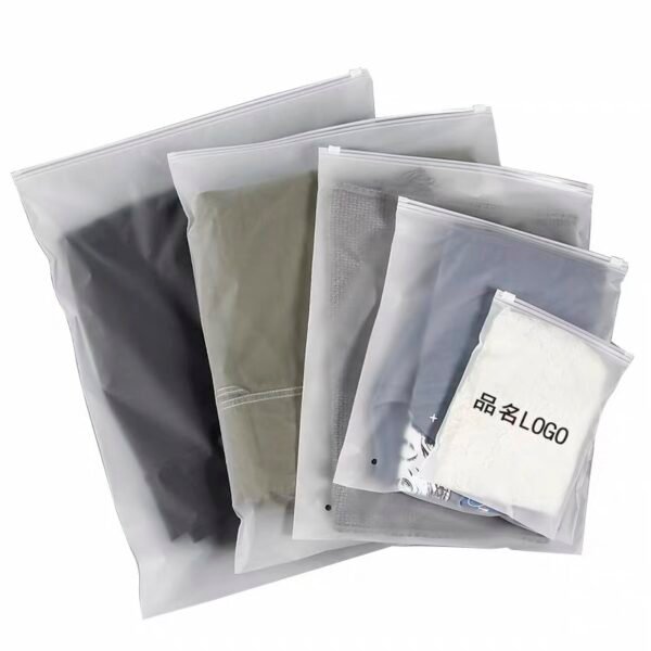 Various sizes custom non woven zipper bags packed with fashion clothing garments
