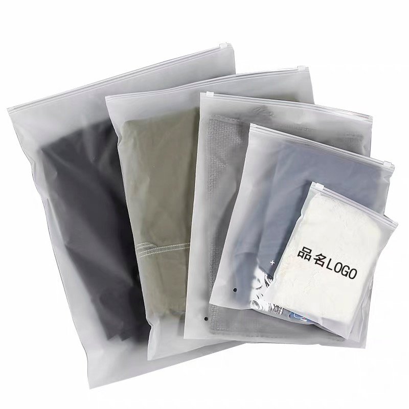 Various sizes custom non woven zipper bags packed with fashion clothing garments