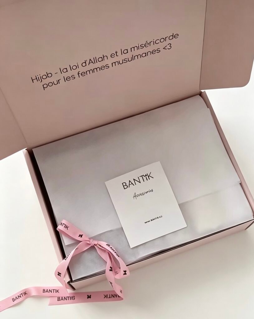 custom‑pink‑mailer‑box‑inside picture